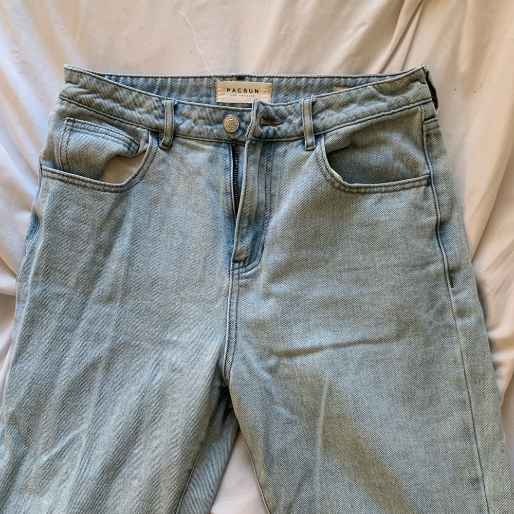 PacSun High-Waisted Mom Jeans 🦋